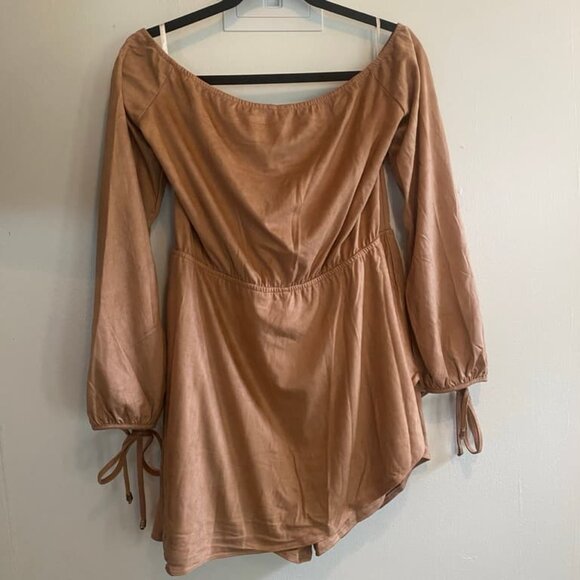 Sabo Luxe NWT Aliya Overlay Playsuit Romper Off the Shoulder Faux Suede Large - Picture 2 of 8